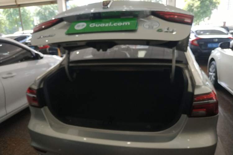 Used Roewe i6 New Energy 2017 45T Hybrid Connect & Smart Enjoyment Edition
