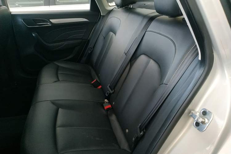 Used Roewe i6 New Energy 2017 45T Hybrid Connect & Smart Enjoyment Edition
