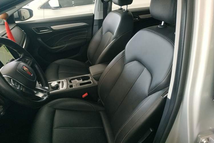 Used Roewe i6 New Energy 2017 45T Hybrid Connect & Smart Enjoyment Edition
