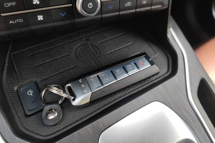 Used Wey VV6 2020 2.0T Two-Wheel Drive Smart Enjoyment+