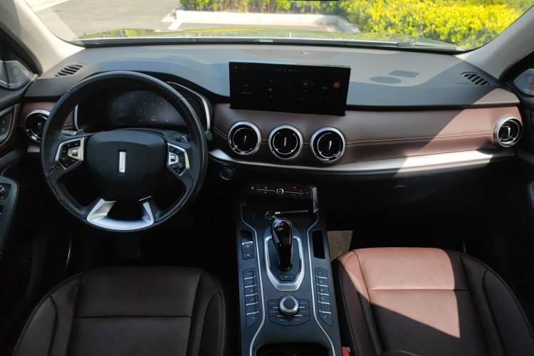 Used Wey VV6 2020 2.0T Two-Wheel Drive Smart Enjoyment+