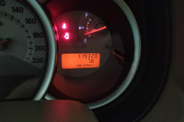 Used Nissan Tiida Sedan 2008 1.6L Manual Fashion Edition Odometer Close Up