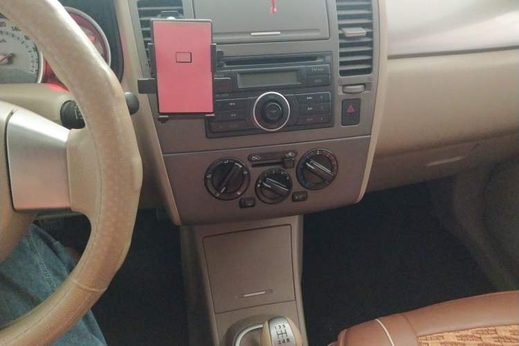 Used Nissan Tiida Sedan 2008 1.6L Manual Fashion Edition Audio And AC Panel