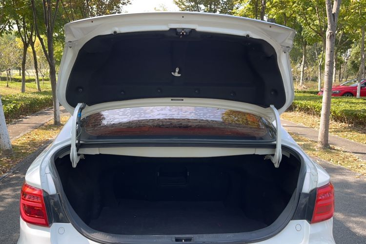 Used Lifan Auto 820 2015 2.4L Automatic Luxury Model