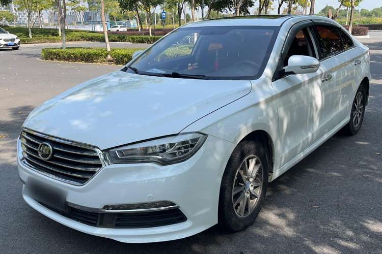Used Lifan Auto 820 2015 2.4L Automatic Luxury Model