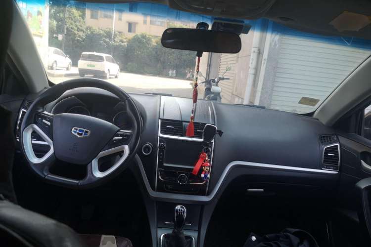 Used Geely Auto Emgrand 2016 Sedan 1.5L Manual Upward Edition Center Console