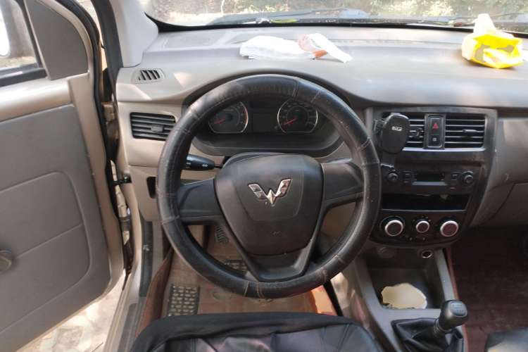 Used Wuling Rongguang V 2019 1.5L Van - Utility Model
