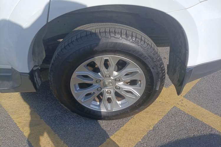 Used JMC Yusheng S350 2016 2.0T Automatic Two-Wheel Drive Gasoline Luxury Version with Sunroof 5 Seats
