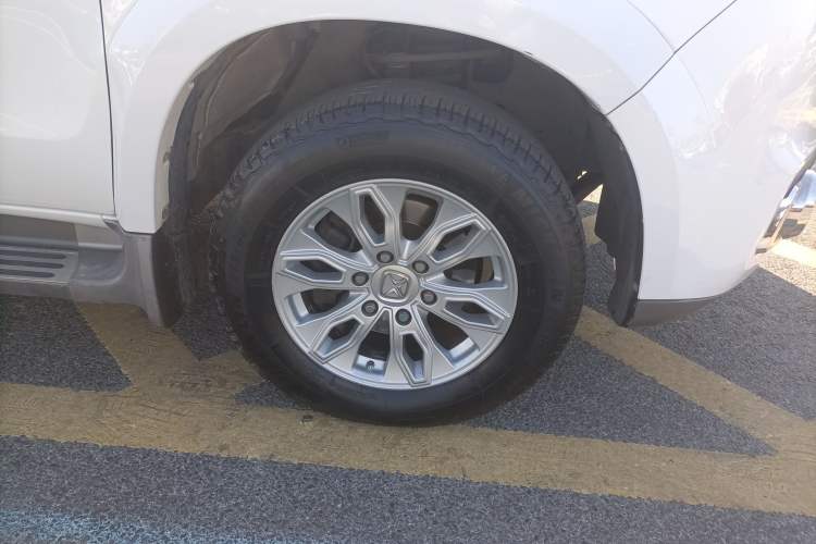 Used JMC Yusheng S350 2016 2.0T Automatic Two-Wheel Drive Gasoline Luxury Version with Sunroof 5 Seats
