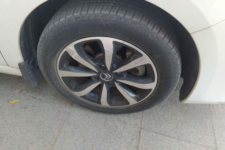 Used Citroen C4 Sega 2016 1.6L Automatic Luxury Model Right Front Wheel Hub