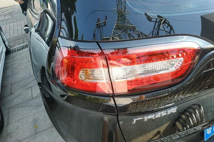 Used Jeep Cherokee 2020 2.0L Two-Wheel Drive Classic Sports Edition
