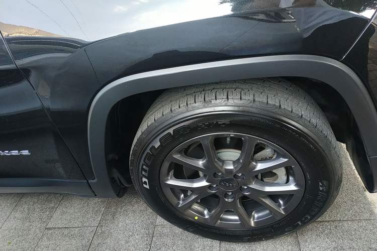 Used Jeep Cherokee 2020 2.0L Two-Wheel Drive Classic Sports Edition
