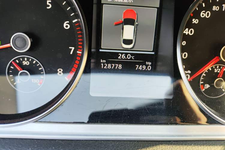 Used Volkswagen CC 2013 2.0 TSI Ultimate Model Odometer Close Up