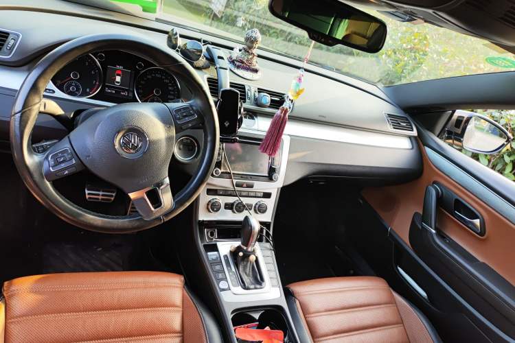 Used Volkswagen CC 2013 2.0 TSI Ultimate Model Center Console