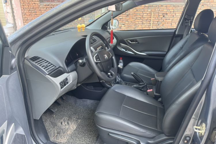 Used Zotye Z300 2014 1.5L Urban Edition Manual Luxury Model
