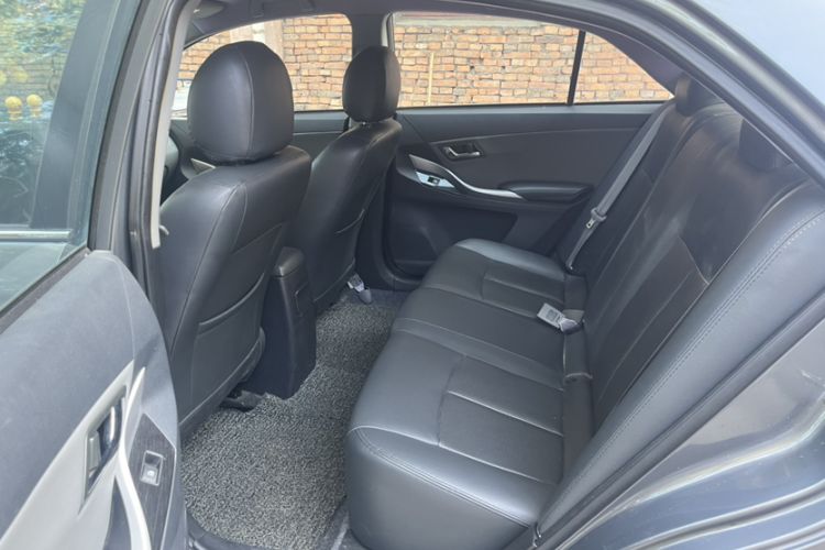 Used Zotye Z300 2014 1.5L Urban Edition Manual Luxury Model
