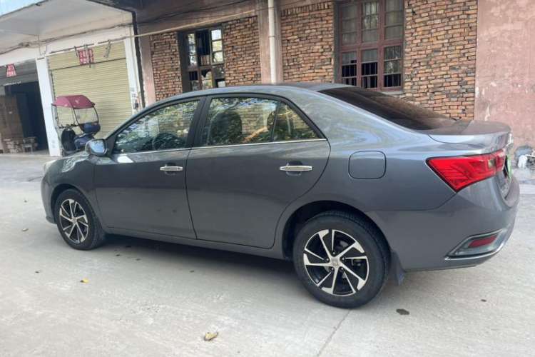 Used Zotye Z300 2014 1.5L Urban Edition Manual Luxury Model
