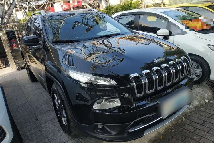 Used Jeep Cherokee 2020 2.0L Two-Wheel Drive Classic Sports Edition
