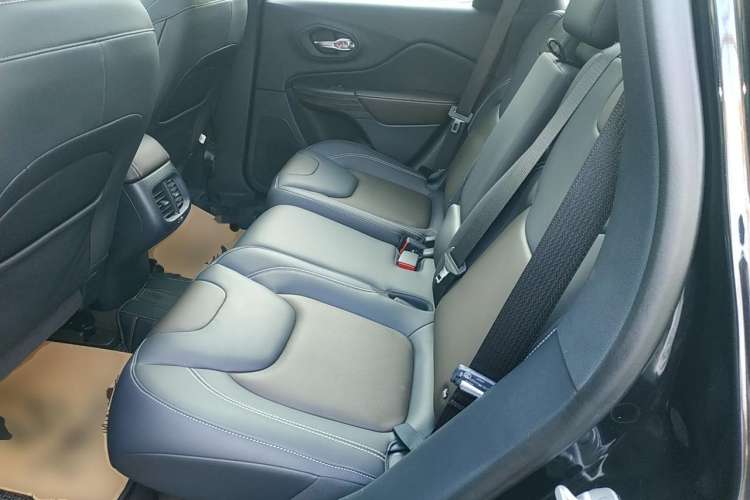 Used Jeep Cherokee 2020 2.0L Two-Wheel Drive Classic Sports Edition
