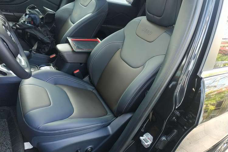 Used Jeep Cherokee 2020 2.0L Two-Wheel Drive Classic Sports Edition
