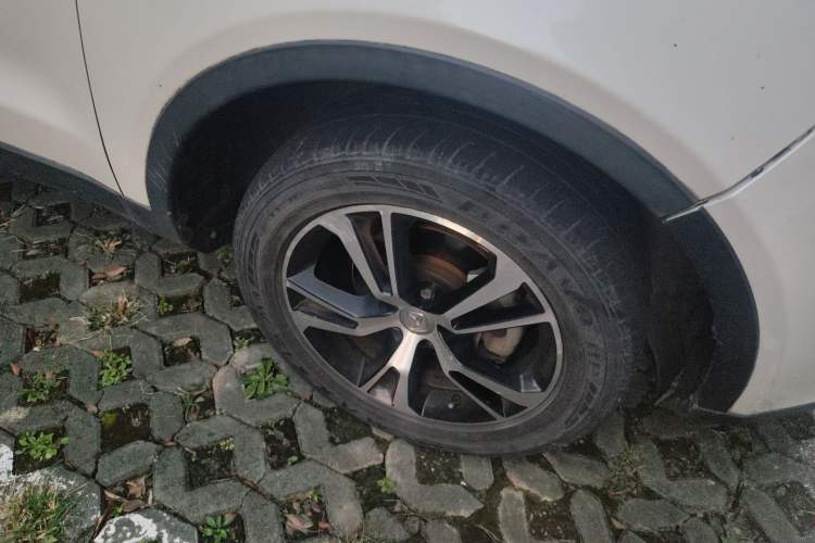 Used JMC Yusheng S330 2016 1.5L GTDi Automatic Two-Wheel Drive Prestige Edition Right Front Wheel Hub