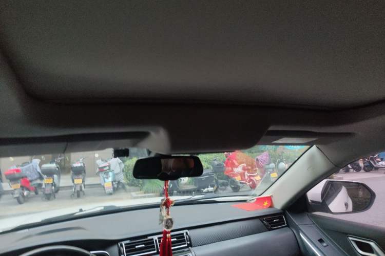 Used JMC Yusheng S330 2016 1.5L GTDi Automatic Two-Wheel Drive Prestige Edition Headliner