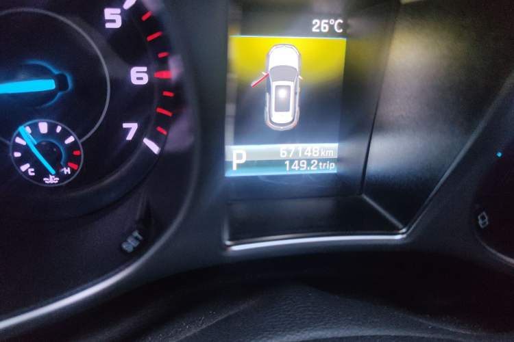 Used JMC Yusheng S330 2016 1.5L GTDi Automatic Two-Wheel Drive Prestige Edition Odometer Close Up