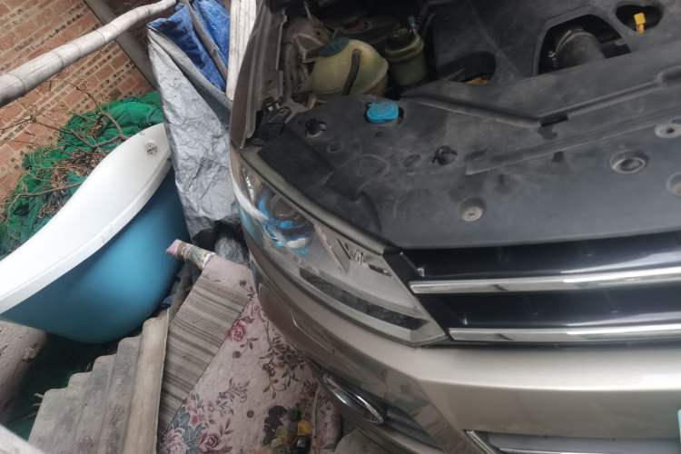 Used Zotye T600 2016 1.5T Manual Luxury Edition Right Front Headlight