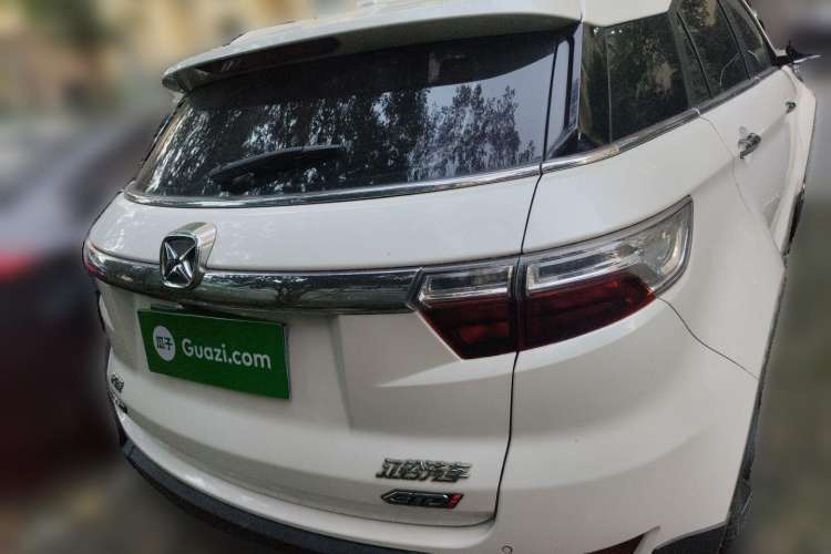 Used JMC Yusheng S330 2016 1.5L GTDi Automatic Two-Wheel Drive Prestige Edition Rear