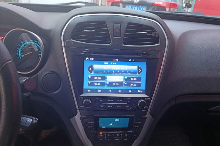 Used GAC Trumpchi GS5 2014 1.8T Automatic Two-Wheel Drive Supreme Edition Audio And AC Panel