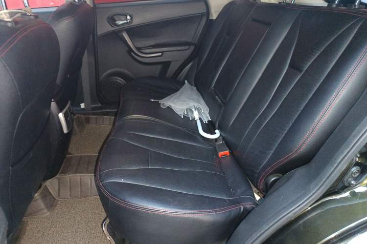 Used GAC Trumpchi GS5 2014 1.8T Automatic Two-Wheel Drive Supreme Edition Left Rear Seat