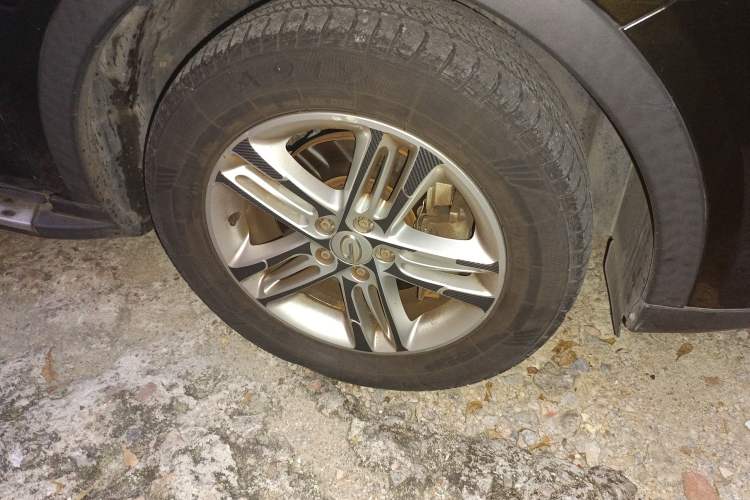 Used GAC Trumpchi GS5 2014 1.8T Automatic Two-Wheel Drive Supreme Edition Right Front Wheel Hub