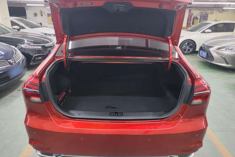 Used Roewe i6 New Energy 2017 45T Hybrid Connect & Smart Enjoyment Edition
