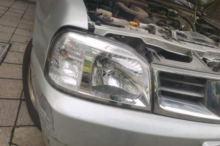 Used Nissan ZN Van 2013 2.4L Two-Wheel Drive Standard Model with 5 Seats
