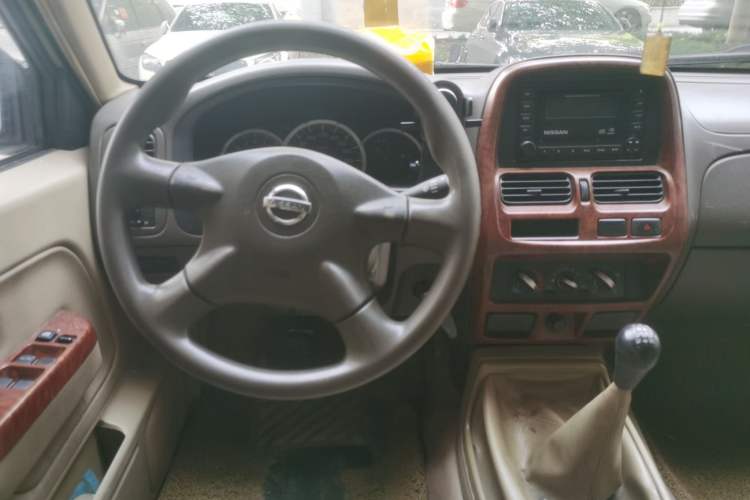 Used Nissan ZN Van 2013 2.4L Two-Wheel Drive Standard Model with 5 Seats
