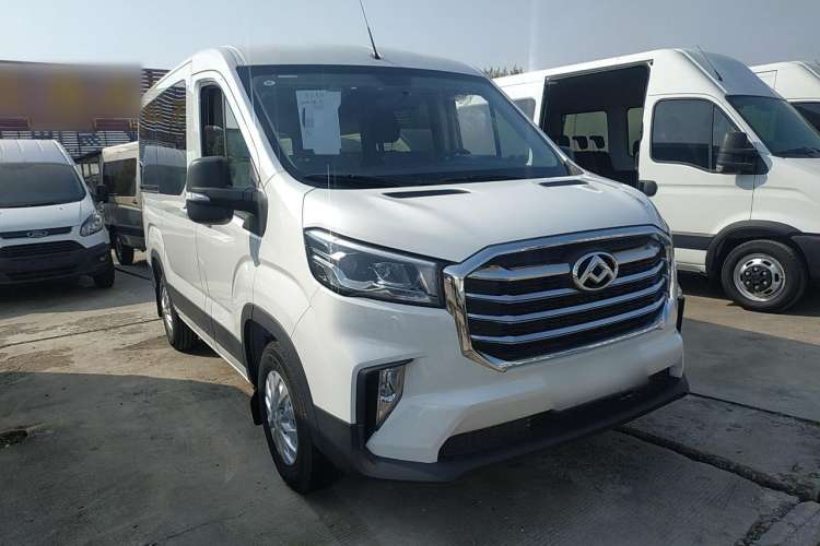 Used SAIC MAXUS Xintu V90 2022 2.0T Manual – Yunjie Front-Wheel-Drive Short Wheelbase Mid-Roof Design with Single Rear Tire 6-Seater
