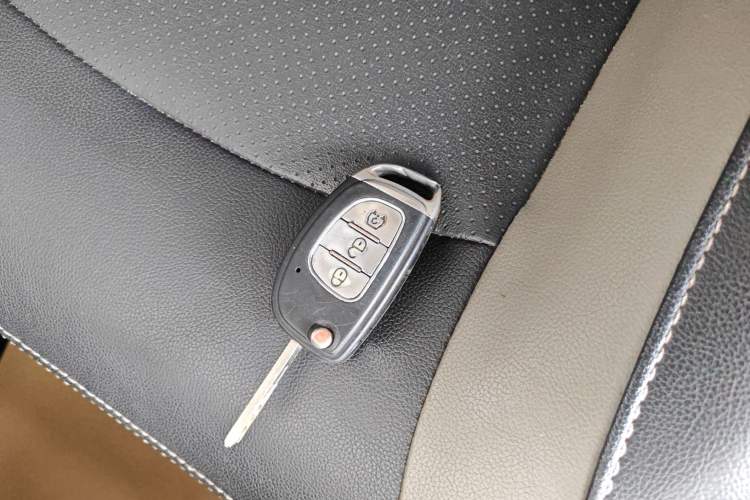 Used HYOSOW H3 2015 1.5L manual luxury version
