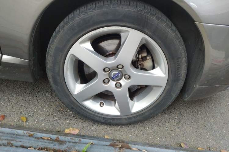 Used Volvo S80L 2009 2.5T ZhiZun Edition Right Front Wheel Hub