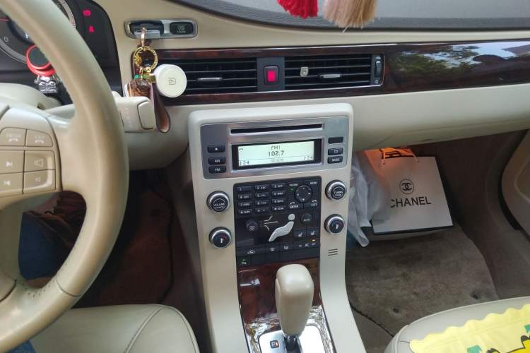 Used Volvo S80L 2009 2.5T ZhiZun Edition Audio And AC Panel