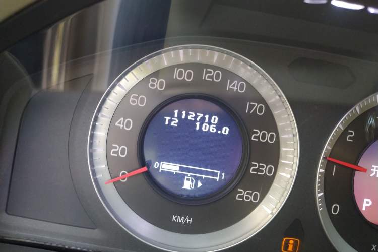 Used Volvo S80L 2009 2.5T ZhiZun Edition Odometer Close Up