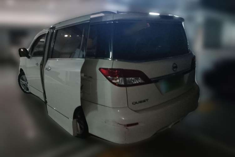 Used Nissan Quest 2015 3.5L SL
