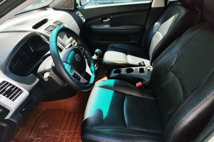 Used BYD S6 2014 1.5TI Manual Luxury 5-Seater
