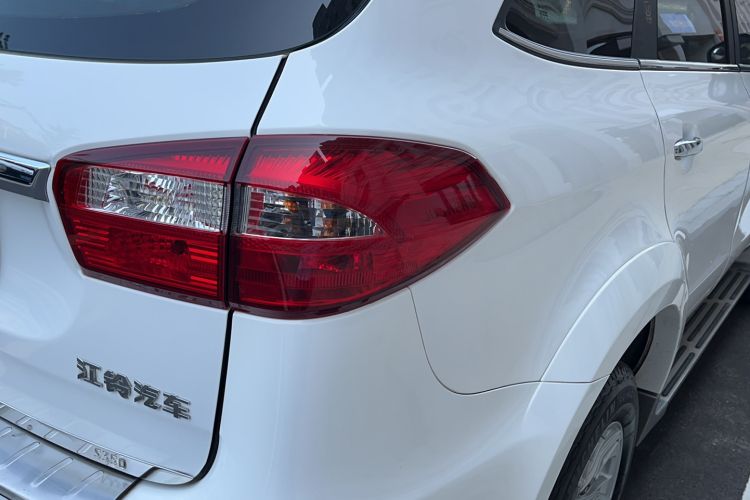 Used JMC Yusheng S350 2016 2.0T Automatic Two-Wheel Drive Gasoline Luxury Version with Sunroof 5 Seats
