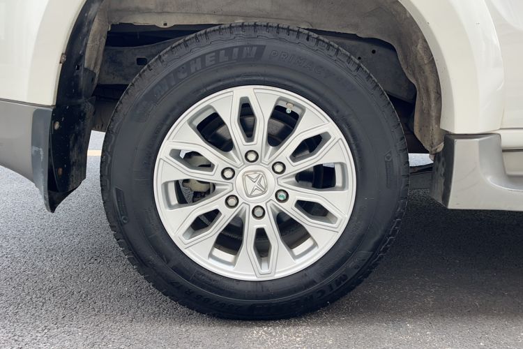 Used JMC Yusheng S350 2016 2.0T Automatic Two-Wheel Drive Gasoline Luxury Version with Sunroof 5 Seats
