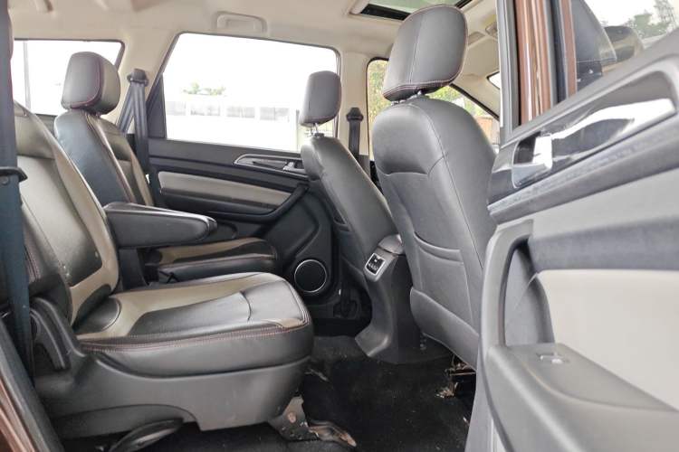 Used HYOSOW H3 2015 1.5L manual luxury version
