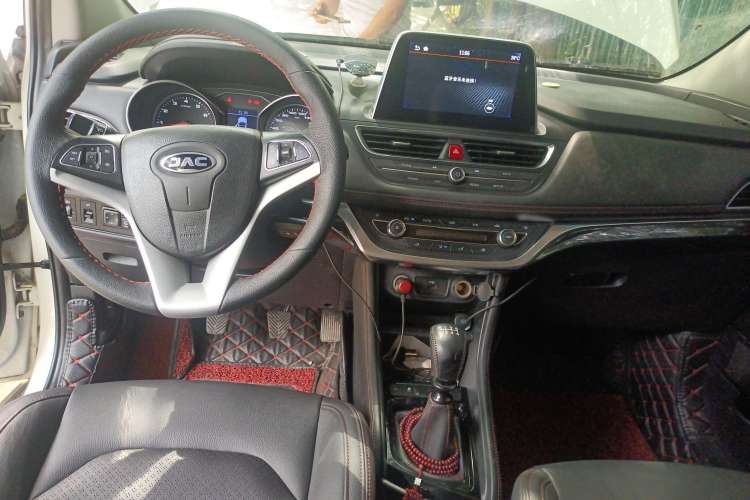 Used JAC Refine S3 2017 1.5L Manual Luxury Smart Model Center Console