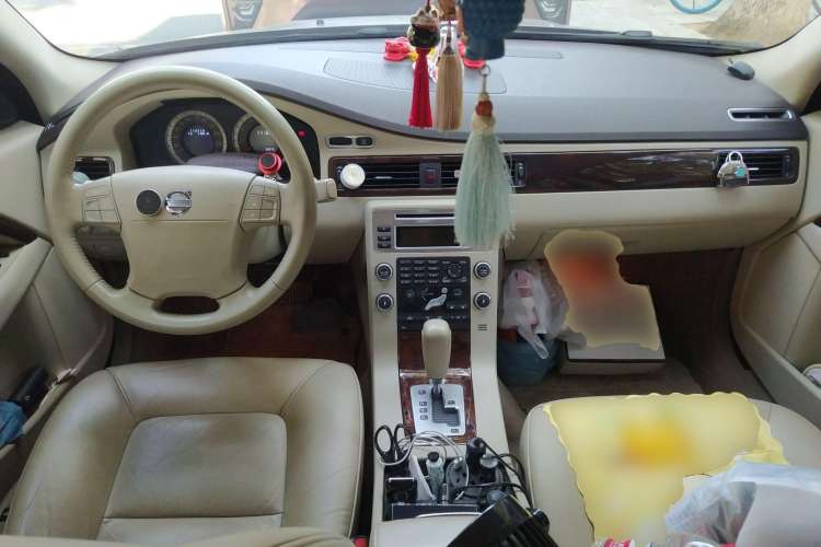 Used Volvo S80L 2009 2.5T ZhiZun Edition Center Console