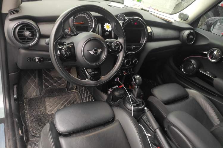 Used MINI MINI 2017 1.5T COOPER Limited Edition in Ice Blue