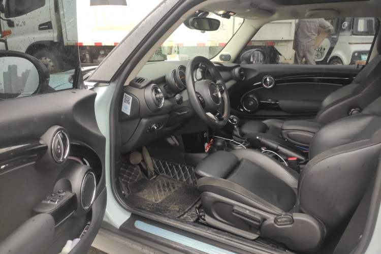 Used MINI MINI 2017 1.5T COOPER Limited Edition in Ice Blue