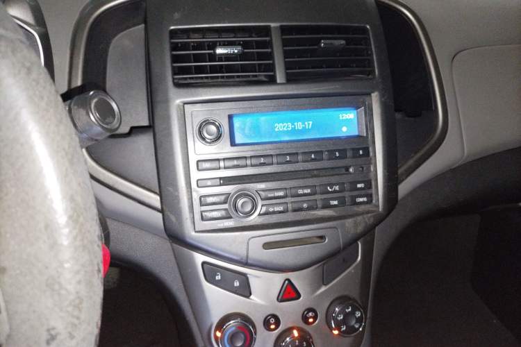 Used Chevrolet Aveo Sonic 2011 Sedan 1.4L Automatic SL